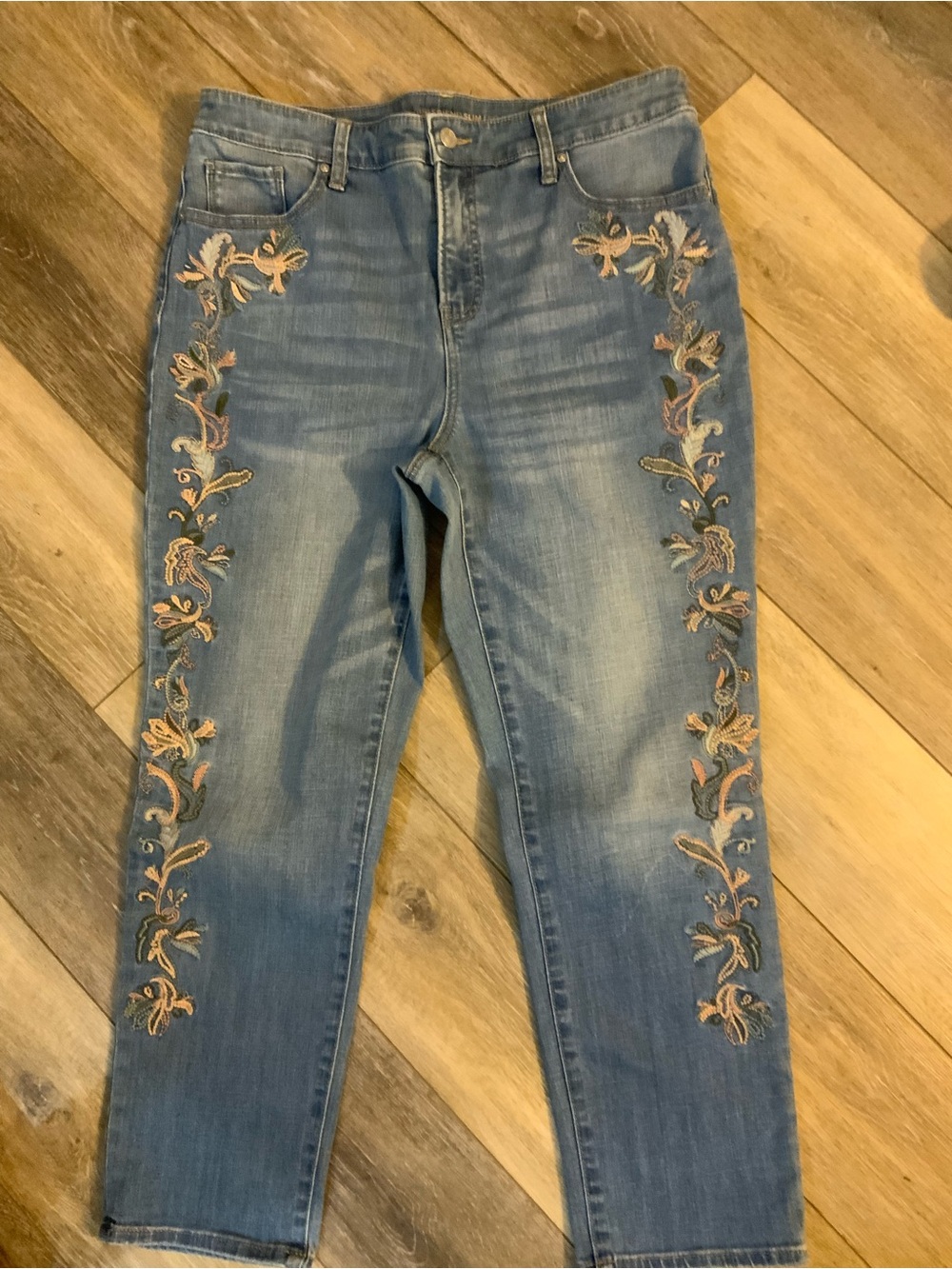 Chico's So Slimming girlfriend cropped Jeans with Floral Embroidery - Picture 2 of 4